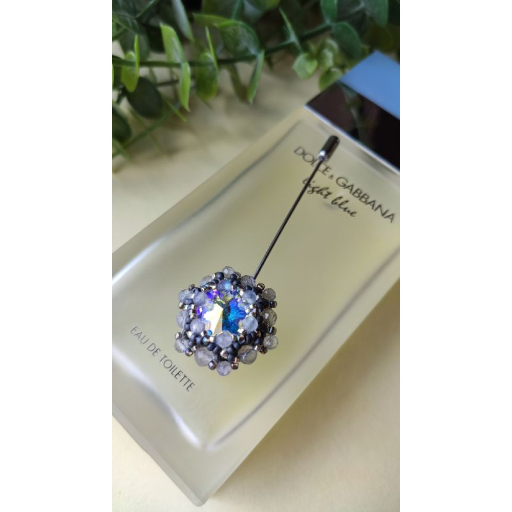 Брошка на шпажці з кристалом Swarovski та натуральним камінням лабрадору