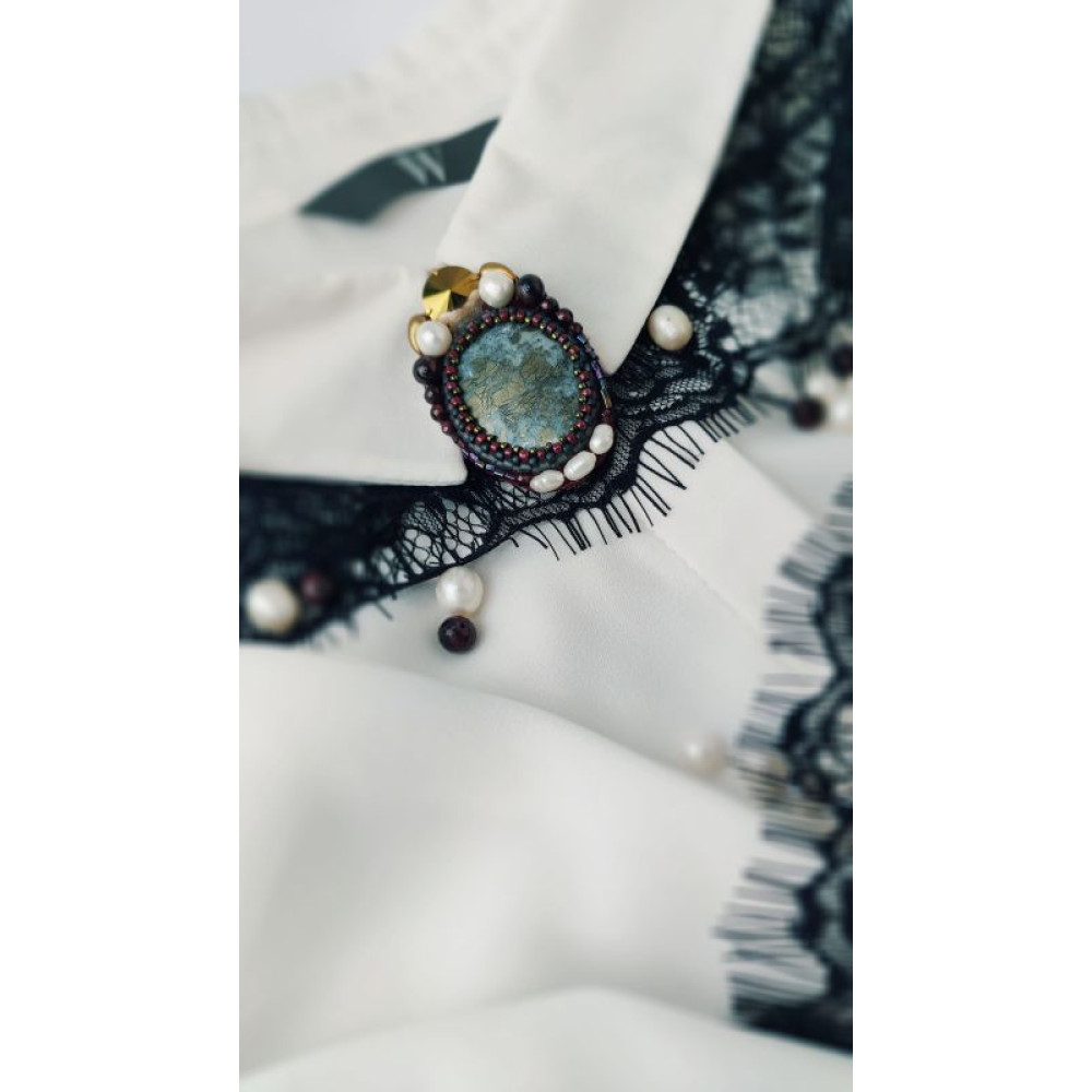 Неймовірна брошка з натурального гранату, перлин, кристалика Swarovski та піриту в породі