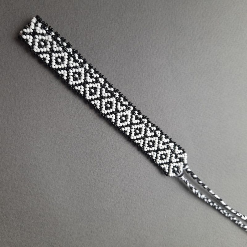 Тонкий чокер силянка в чорно-білих віддтінках