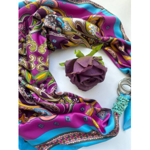 Дизайнерська хустка "Колейдоскоп любові" від бренда My Scarf, подарунок жінці, прикрашений натуральним каменем