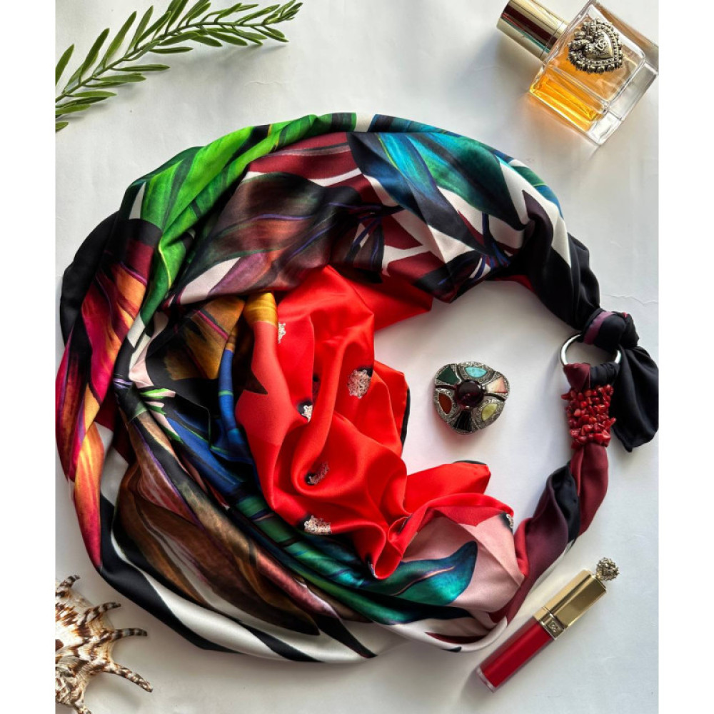 Дизайнерська шовкова хустка My Scarf "Гра пристрасті" 90 на 90 см прикрашений  натуральним коралом