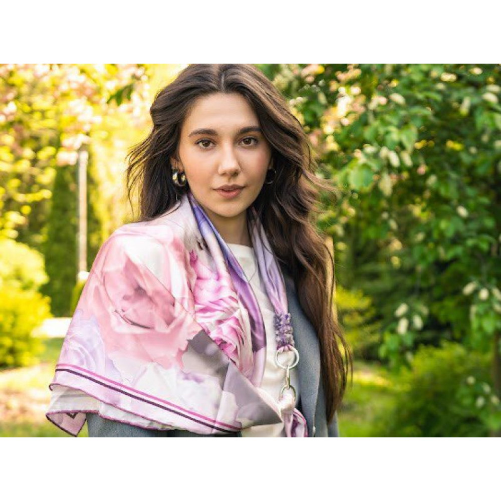 Дизайнерська хустка "Рожевий сад" від бренда My Scarf, подарунок жінці, прикрашений натуральним аметистом