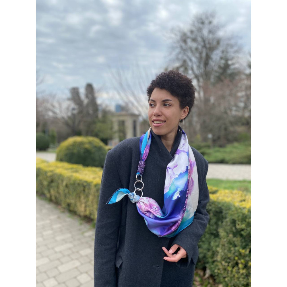 Дизайнерська шовкова хустка My Scarf "Блакитна гортензія" на 90 см з каменем аметист