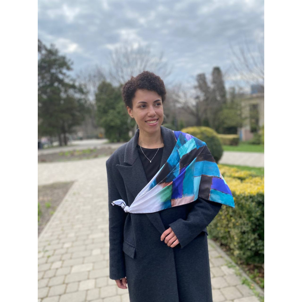 Дизайнерська шовкова хустка My Scarf "Блакитна квітка" на 90 см з каменем бірюза