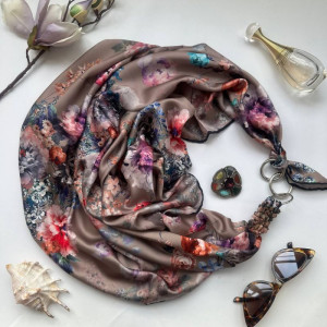 Дизайнерська хустка "Королівський шедевр" від бренда My Scarf, прикрашена натуральним каменем