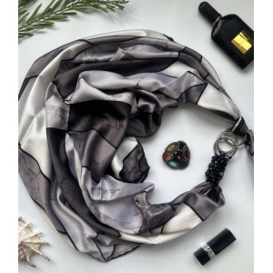 Дизайнерська хустка "Чорна та біла" від бренда My Scarf, прикрашена натуральним каменем агат