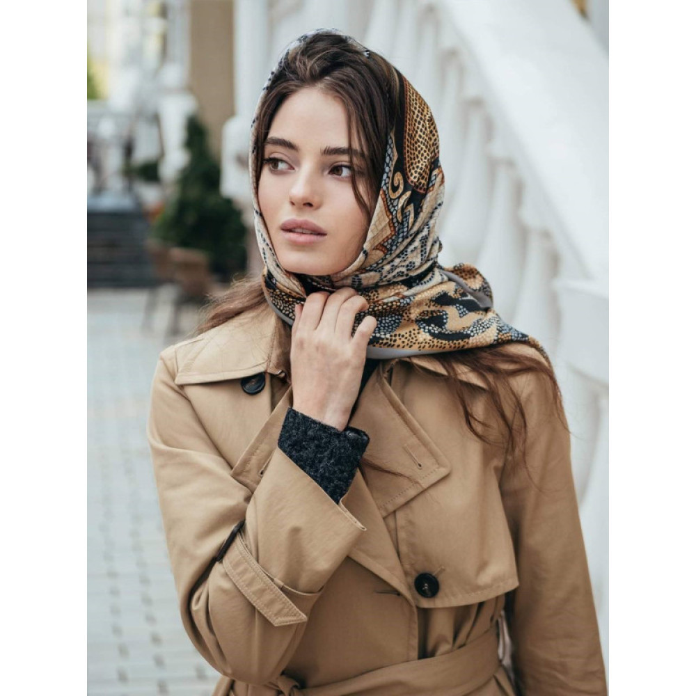 Дизайнерська шовкова хустка My Scarf "Сніданок у Тіффані" 90 на 90 см прикрашений  натуральною бірюзою