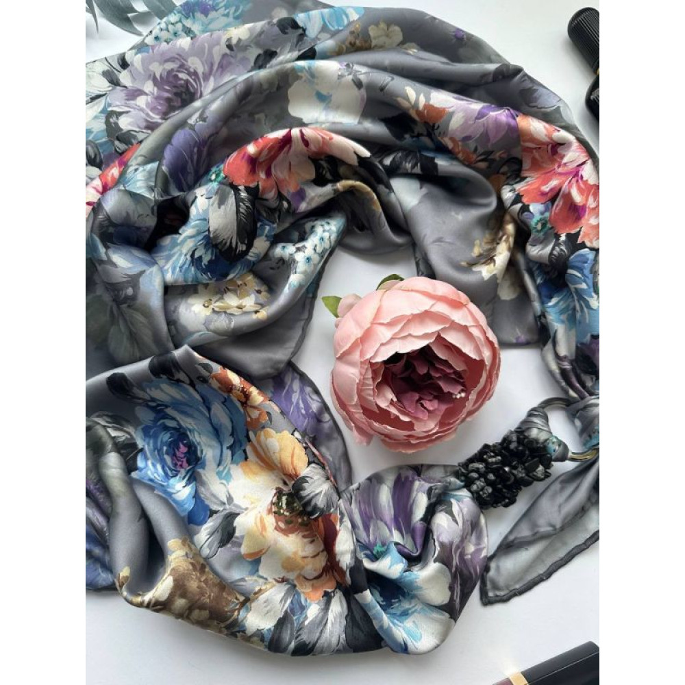 Дизайнерська шовкова хустка My Scarf "Срібляста перлина" 90 на 90 см  прикрашена обсідіантом
