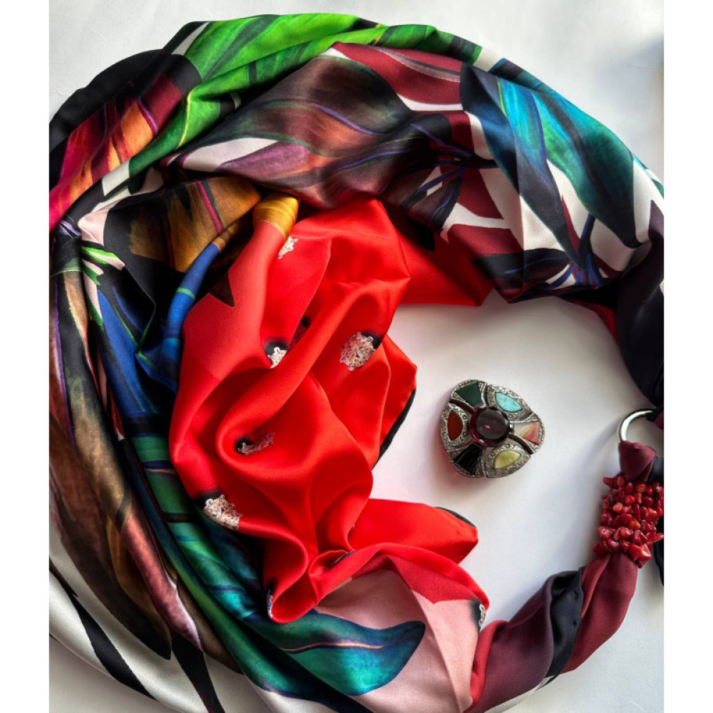 Дизайнерська шовкова хустка My Scarf "Гра пристрасті" 90 на 90 см прикрашений  натуральним коралом