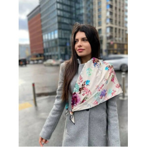 Дизайнерська шовкова хустка My Scarf "Квіткова пактораль" 90 на 90 см, оздоблена камінням