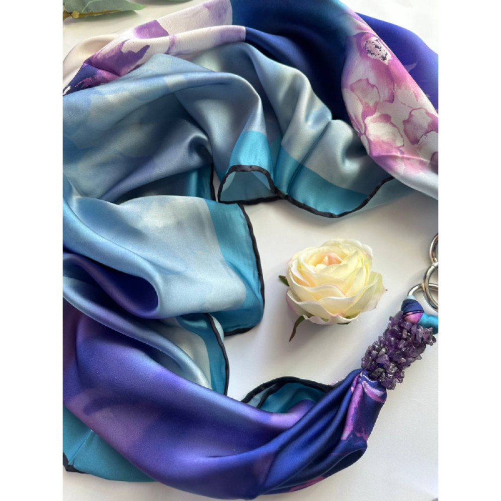 Дизайнерська шовкова хустка My Scarf "Блакитна гортензія" 90 на 90 см  з каменем аметист