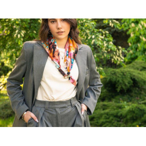 Дизайнерська хустка "Голуба Сакура" від бренда My Scarf, подарунок жінці