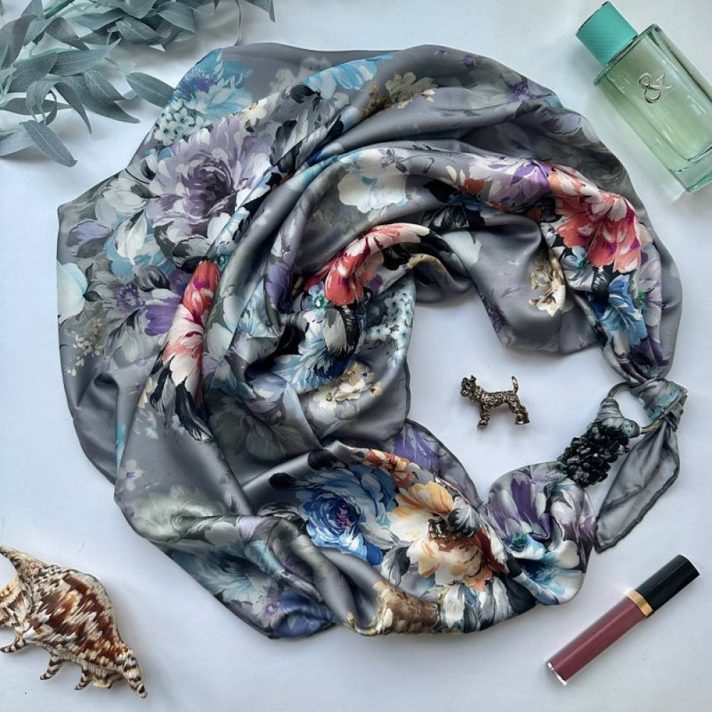 Дизайнерська шовкова хустка My Scarf "Срібляста перлина" 90 на 90 см  прикрашена обсідіантом