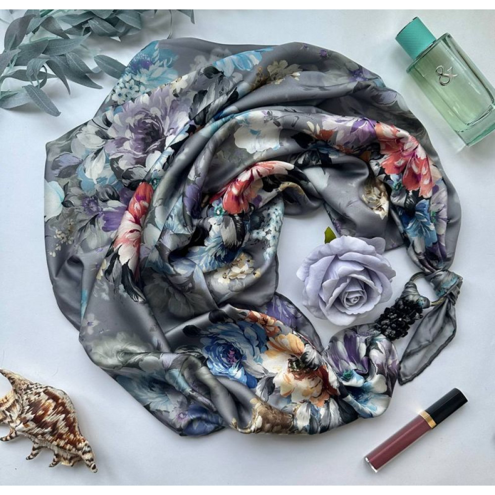 Дизайнерська шовкова хустка My Scarf "Срібляста перлина" 90 на 90 см  прикрашена обсідіантом