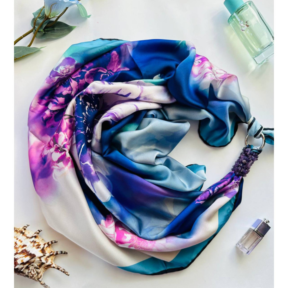Дизайнерська шовкова хустка My Scarf "Блакитна гортензія" 90 на 90 см  з каменем аметист