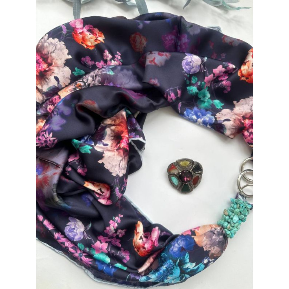 Дизайнерська хустка "Містичний блюз" від бренда my scarf, прикрашена натуральним каменем