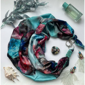 Дизайнерська хустка "Квітковий всесвіт" від бренда my scarf, прикрашена натуральним каменем