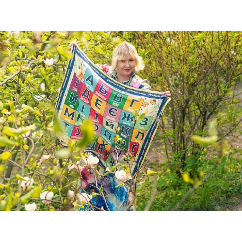 Велика дизайнерська яскрава хустка "Абетка" 90х90 см, подарункова упаковка