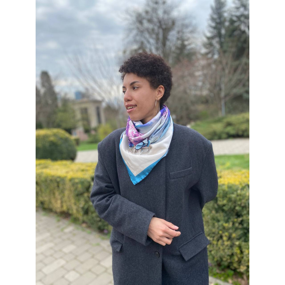 Дизайнерська шовкова хустка My Scarf "Блакитна гортензія" на 90 см з каменем аметист