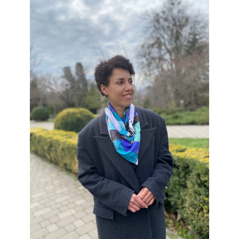 Дизайнерська шовкова хустка My Scarf "Блакитна квітка" на 90 см з каменем бірюза
