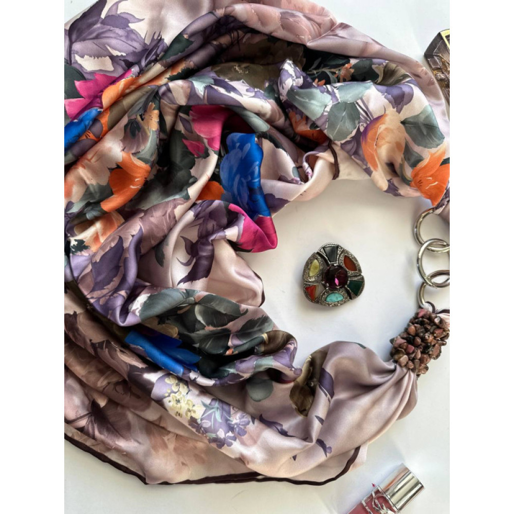 Дизайнерська шовкова хустка My Scarf "Квіткова галактика" 90 на 90 см прикрашений  натуральним родонітом