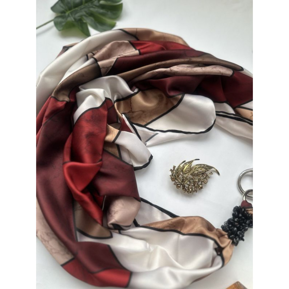 Дизайнерська хустка "Вихід королеви" від бренда My Scarf, прикрашена натуральним каменем агат