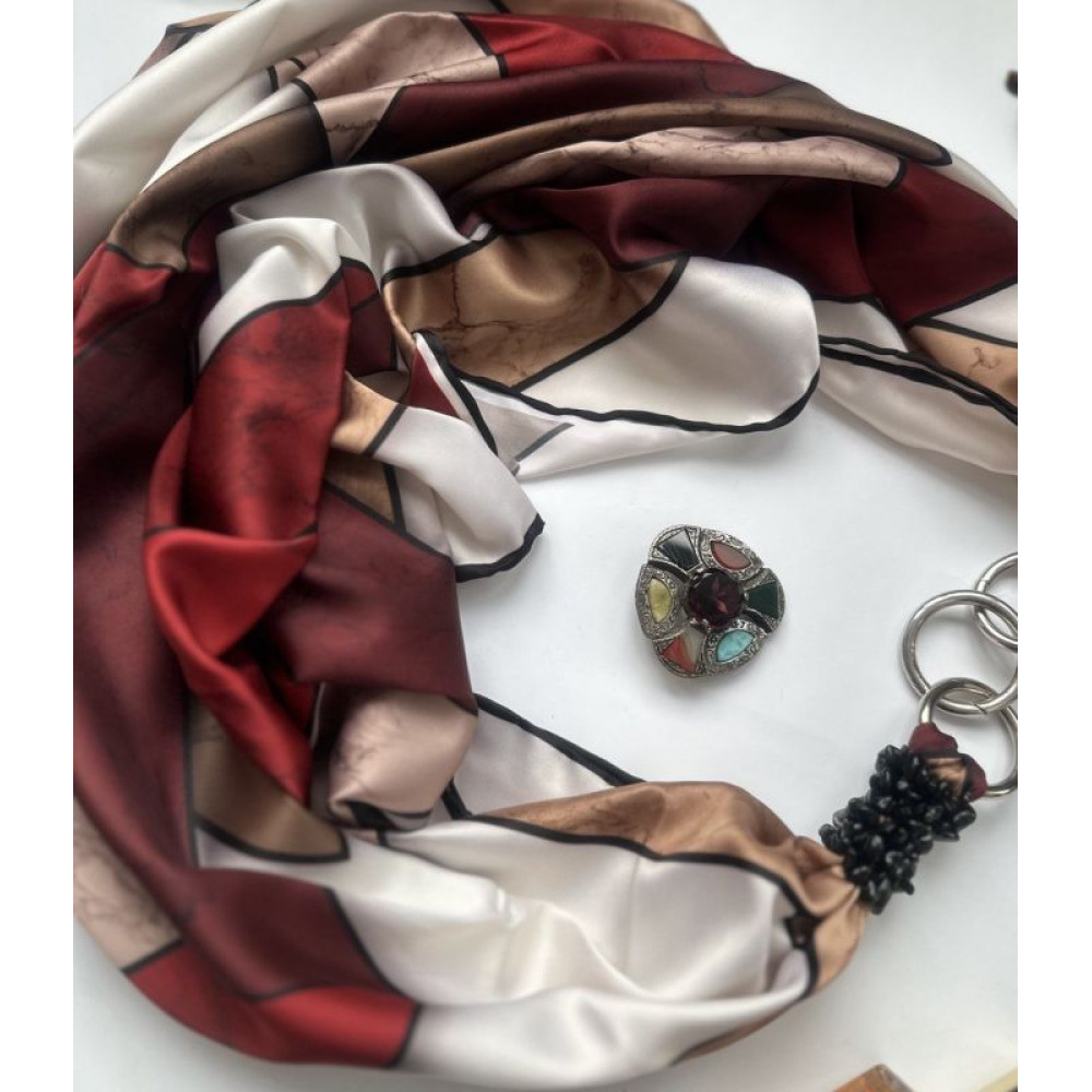 Дизайнерська хустка "Вихід королеви" від бренда My Scarf, прикрашена натуральним каменем агат