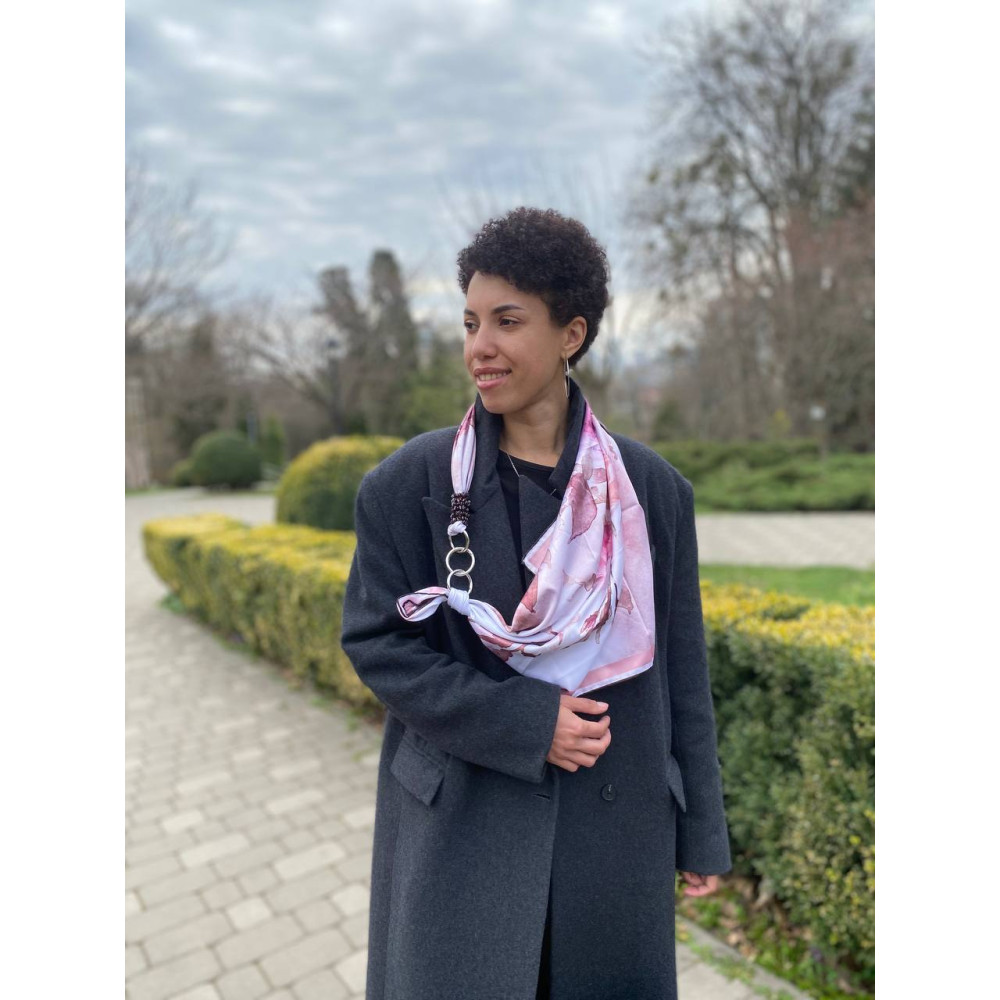 Дизайнерська шовкова хустка My Scarf "Рожева троянда" на 90 см з каменем гранат