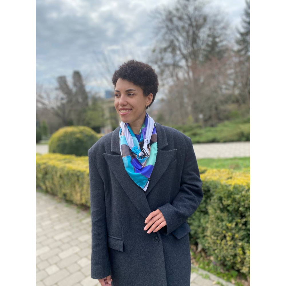 Дизайнерська шовкова хустка My Scarf "Блакитна квітка" на 90 см з каменем бірюза