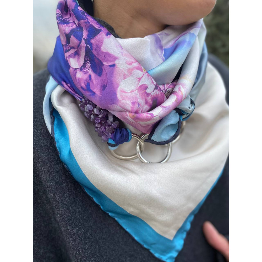 Дизайнерська шовкова хустка My Scarf "Блакитна гортензія" на 90 см з каменем аметист
