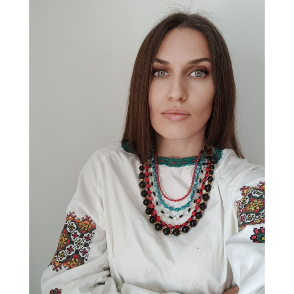 Пишне намисто в українському традиційному стилі з коралу, агату, каміння