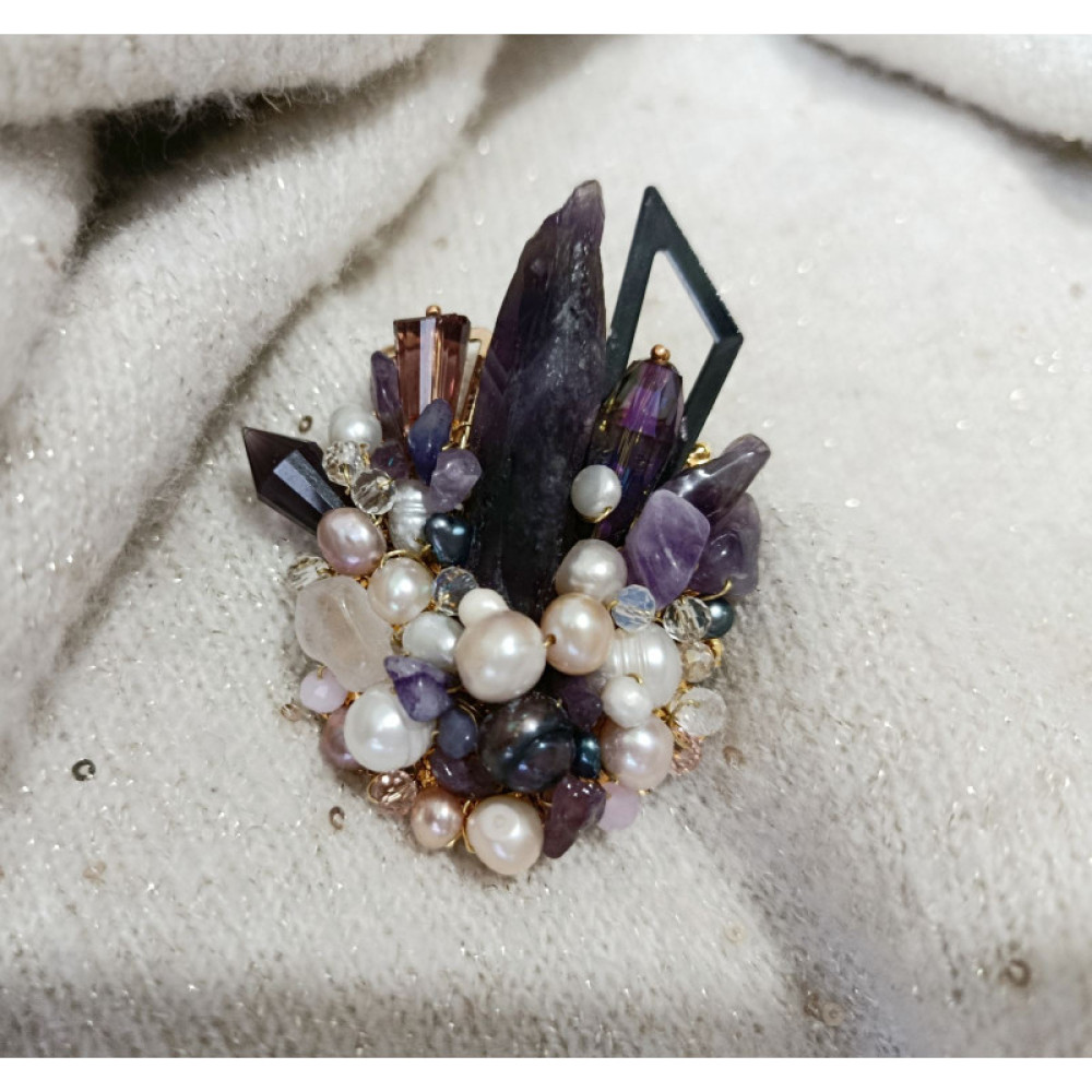AMETHYST,  оригінальна брошка з намистинами аметисту 
