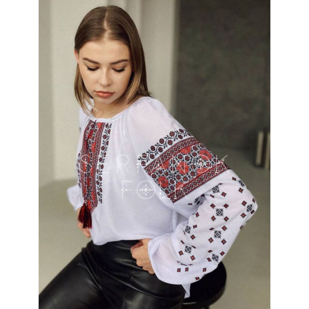 Українська жіноча вишиванка. Біла жіноча вишита блуза.