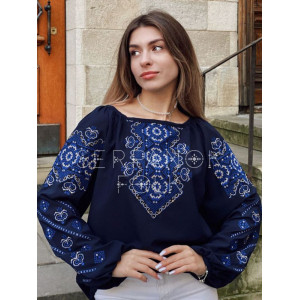Шифонова жіноча синя вишита блуза. Традиційна жіноча синя вишиванка.
