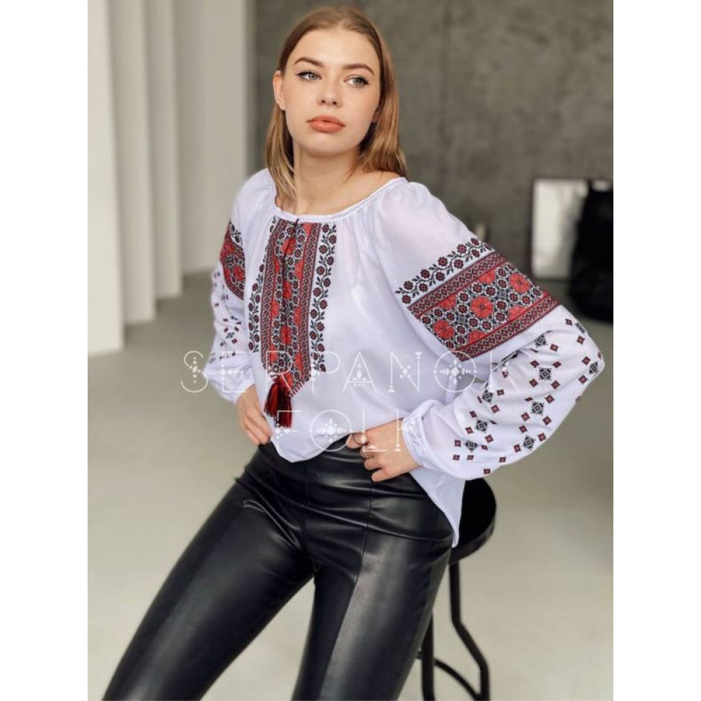 Українська жіноча вишиванка. Біла жіноча вишита блуза.