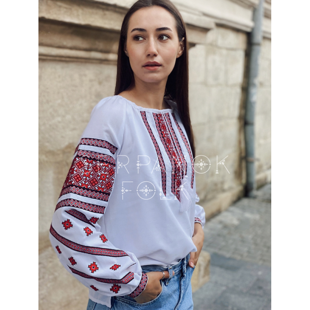 Стильна біла жіноча вишита блуза.Біла українська традиційна вишиванка.