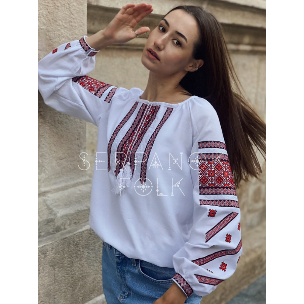 Стильна біла жіноча вишита блуза.Біла українська традиційна вишиванка.