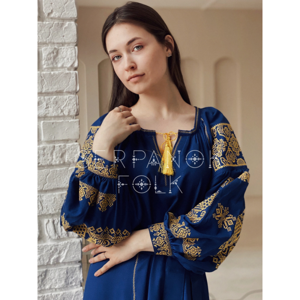 Синя довга вишита сукня. Українська сукня вишиванка.