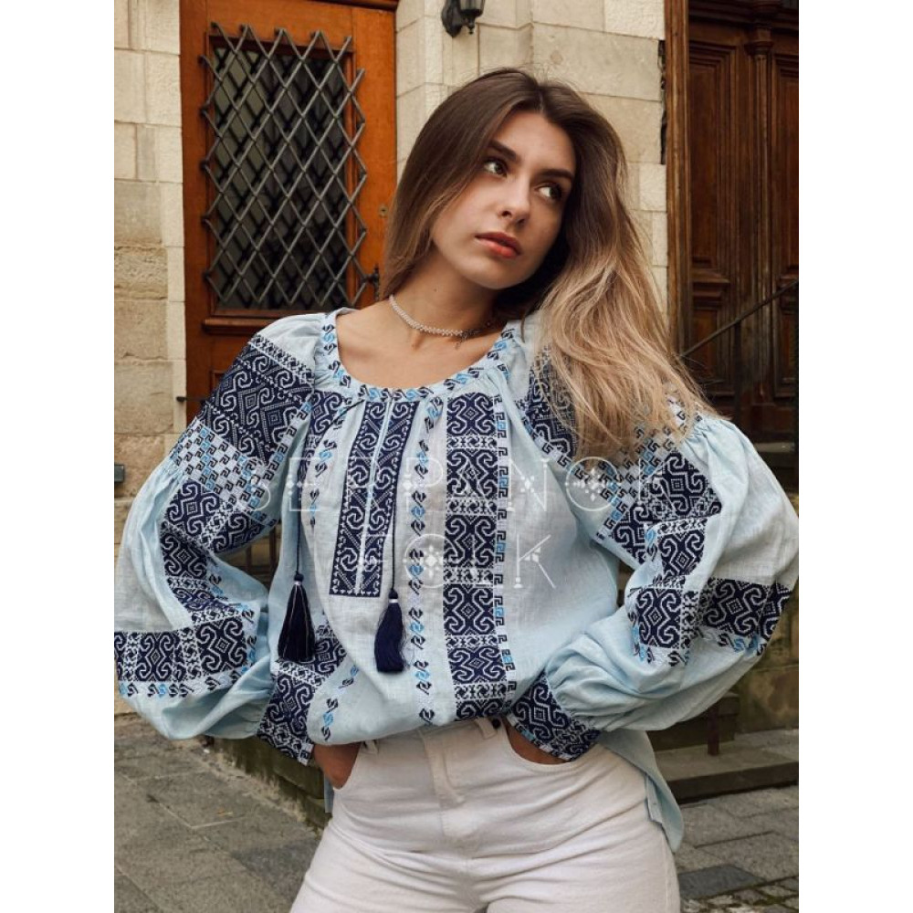 Жіноча лляна блакитна вишиванка. Українська жіноча лляна вишита блуза.