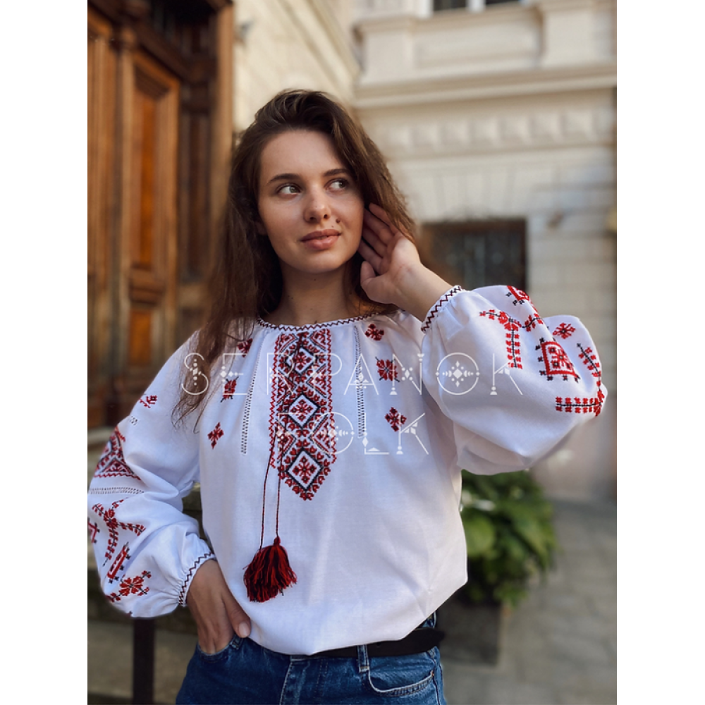 Традиційна біла жіноча вишита блуза. Українська жіноча біла вишиванка.