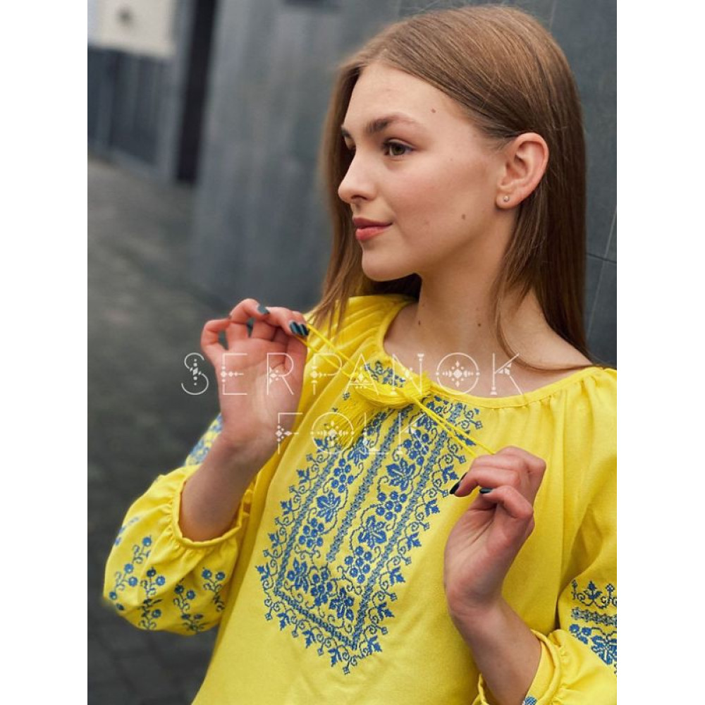 Стильна жовта шифонова жіноча вишита блуза. Українська жіноча вишиванка.