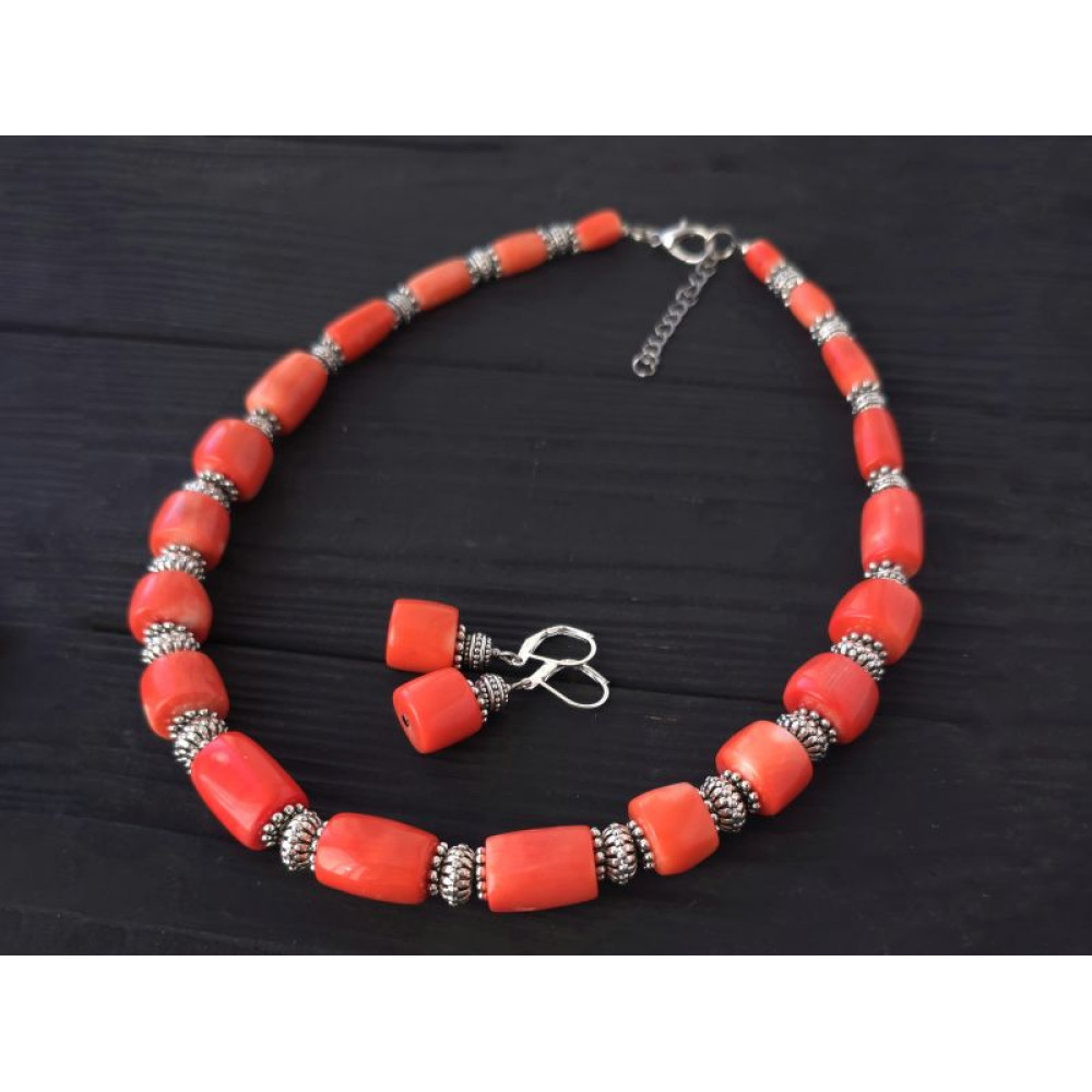 Сережки з натуральними коралами кольору лосось