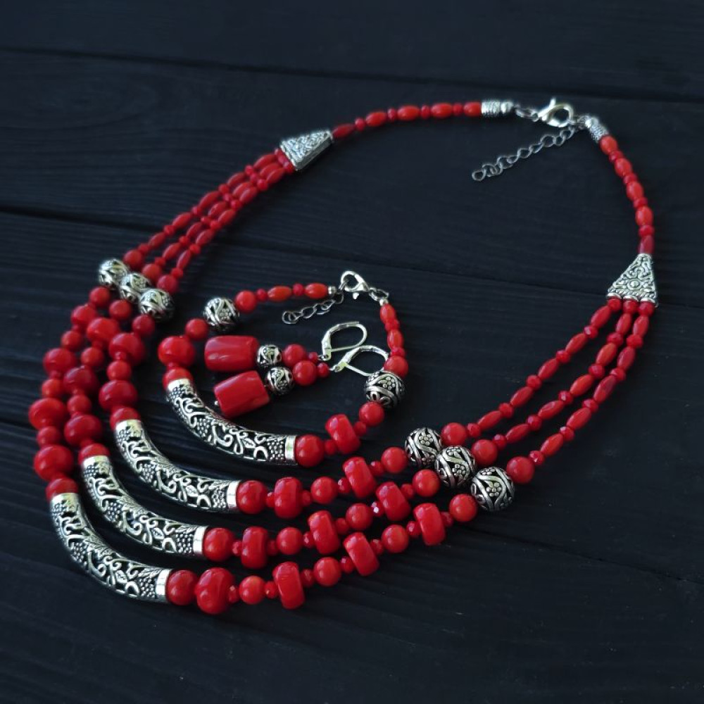 Сережки з натуральними коралами та срібними застібками