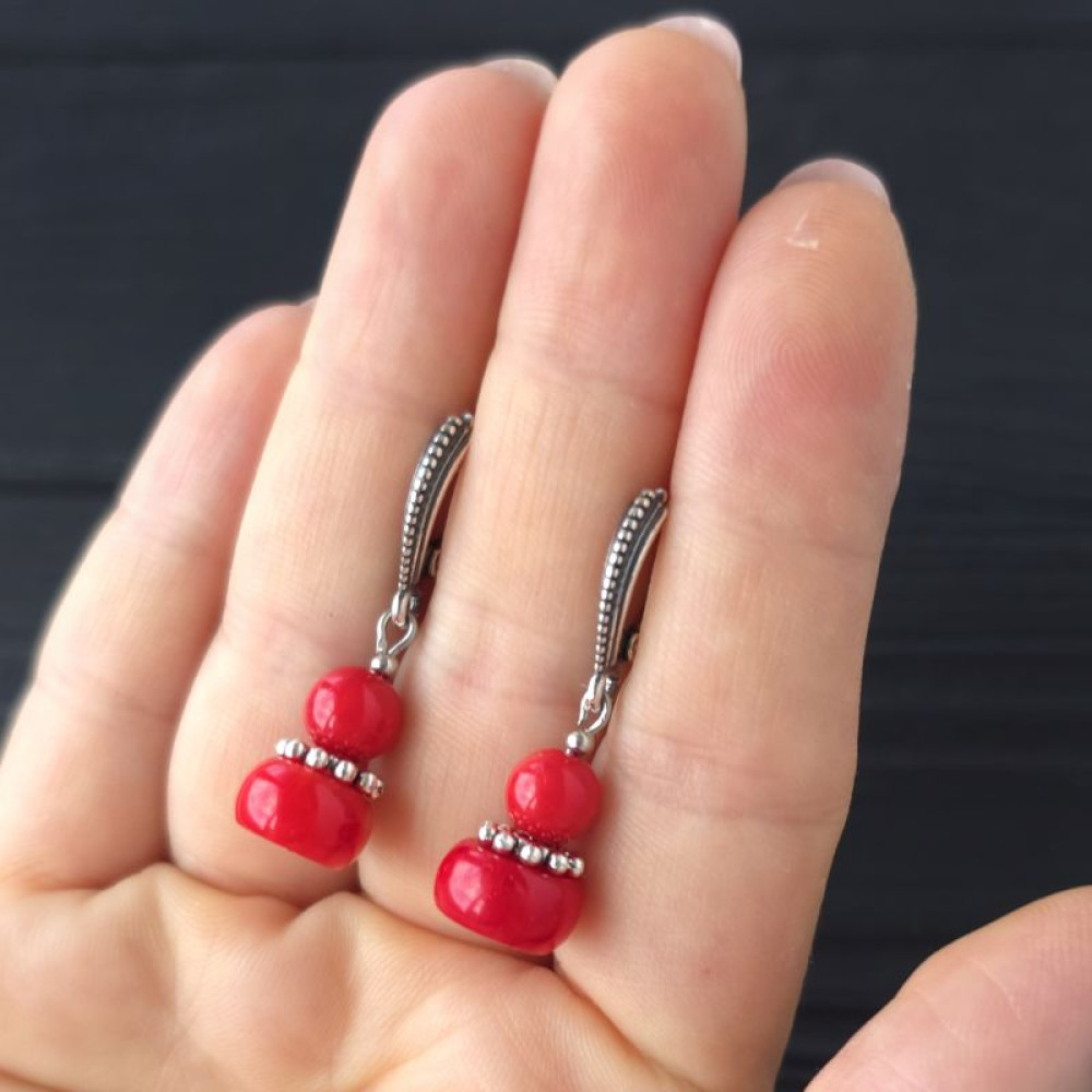 Сережки з натурального коралу зі срібними застібками