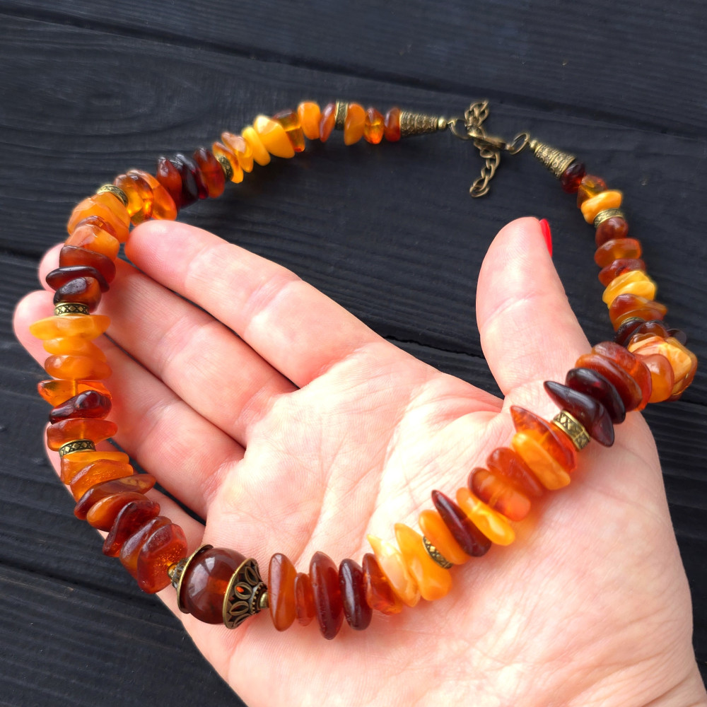 Стильне намисто з великого натурального бурштину "Thorn"