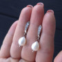 Сережки з великими перлинами у формі краплі