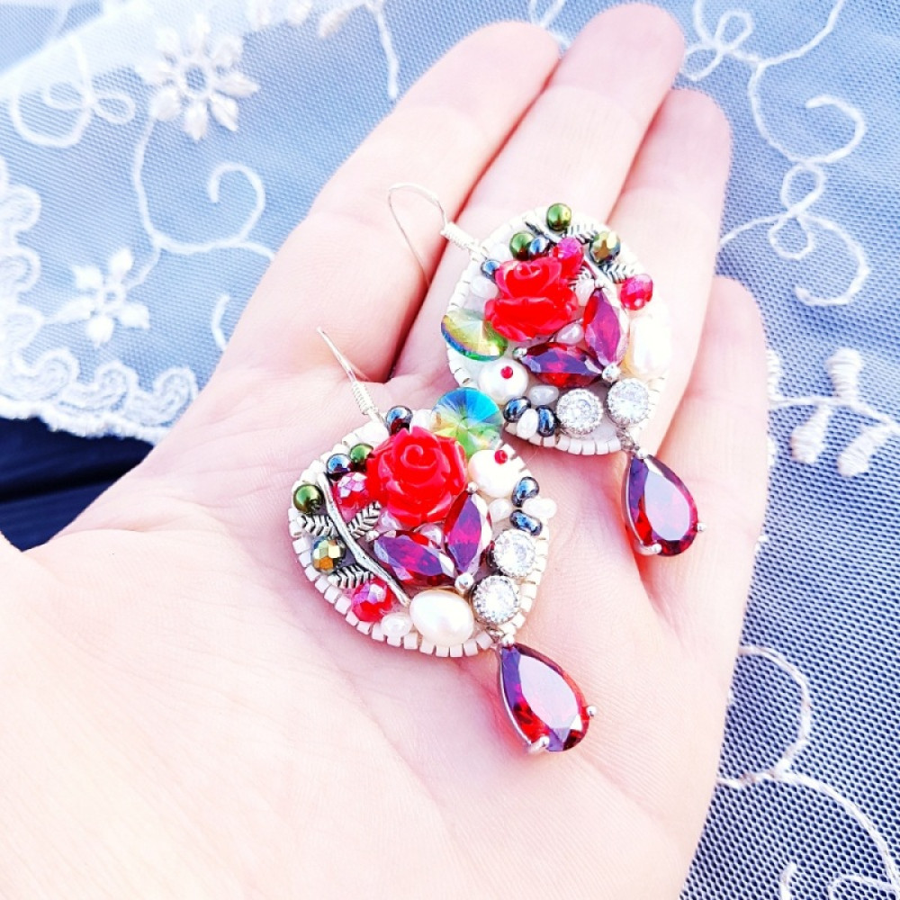 Сережки з натуральними перлами, кристалами та сріблом