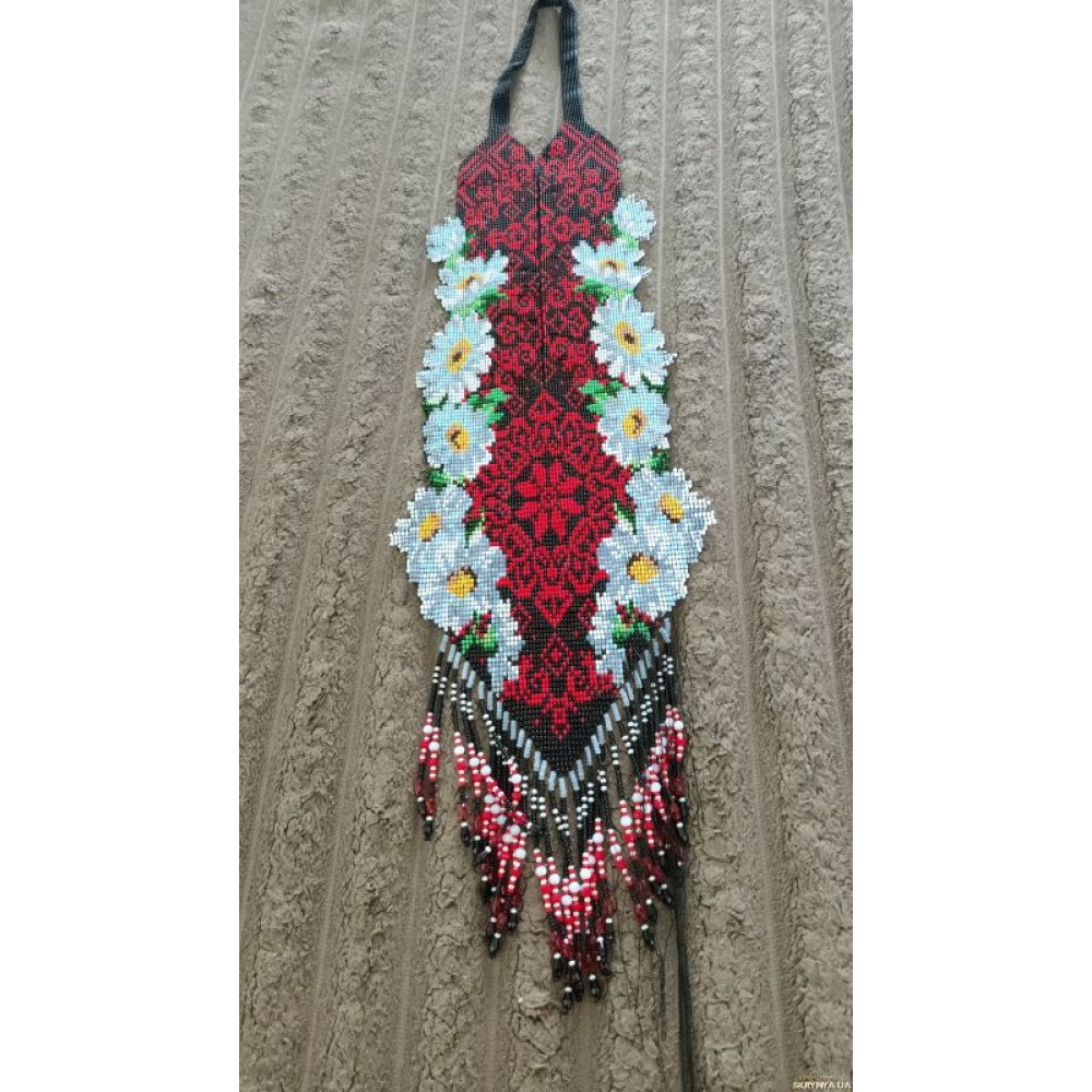 Гердан орнамент з ромашками червоного кольору