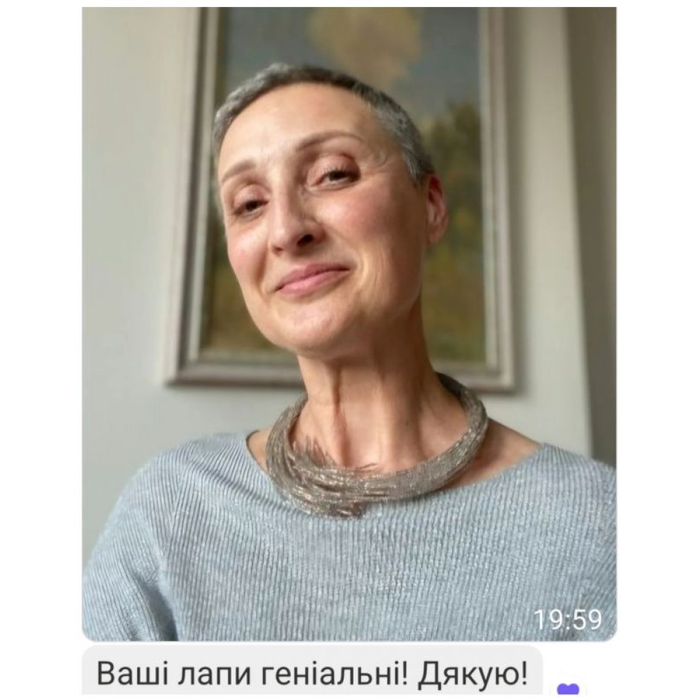 Кольє ЛАПИ  з білого бісера і червоної шкіри.