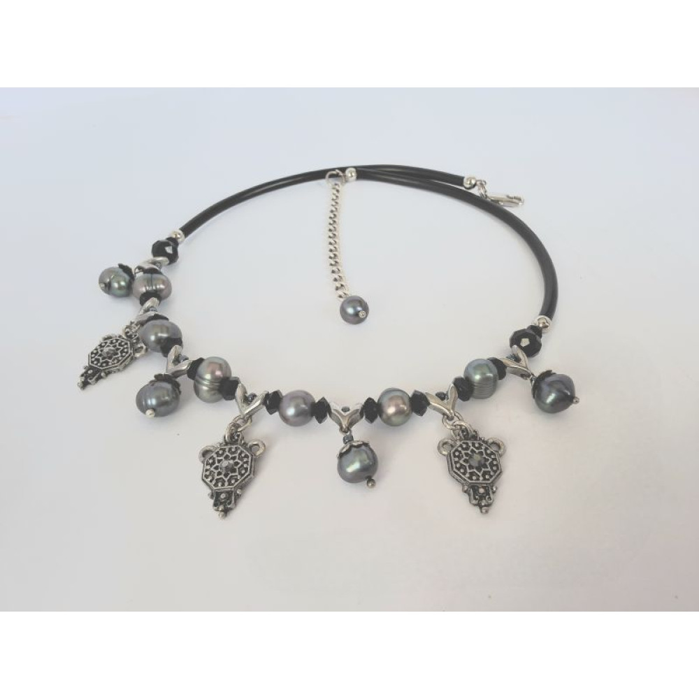 Кольє - чокер з чорних натуральних перлів і граненого агату "Чорна богиня".